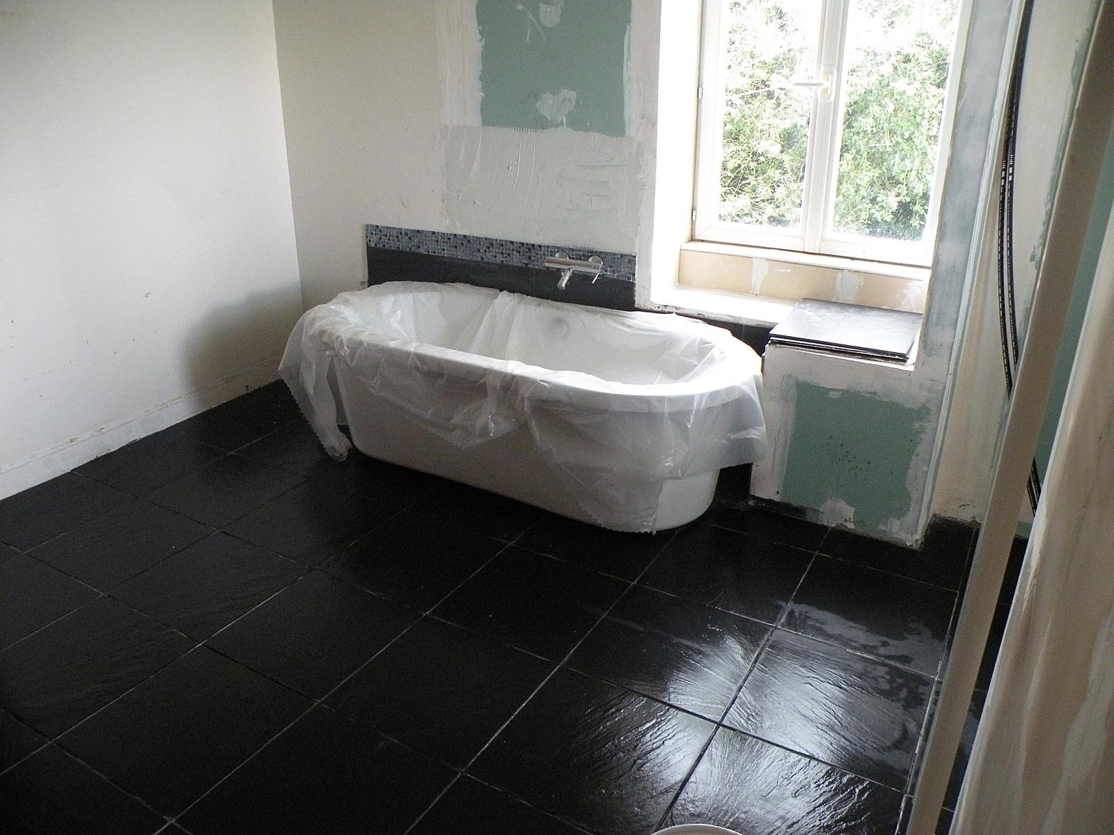 Carrelage sol salle de bain blanc brillant: carrelage sol et mur ...